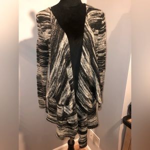 EUC H&M Sweater in size Medium